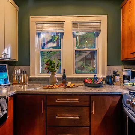 Pet-Friendly Saint Paul Rental Near Downtown!